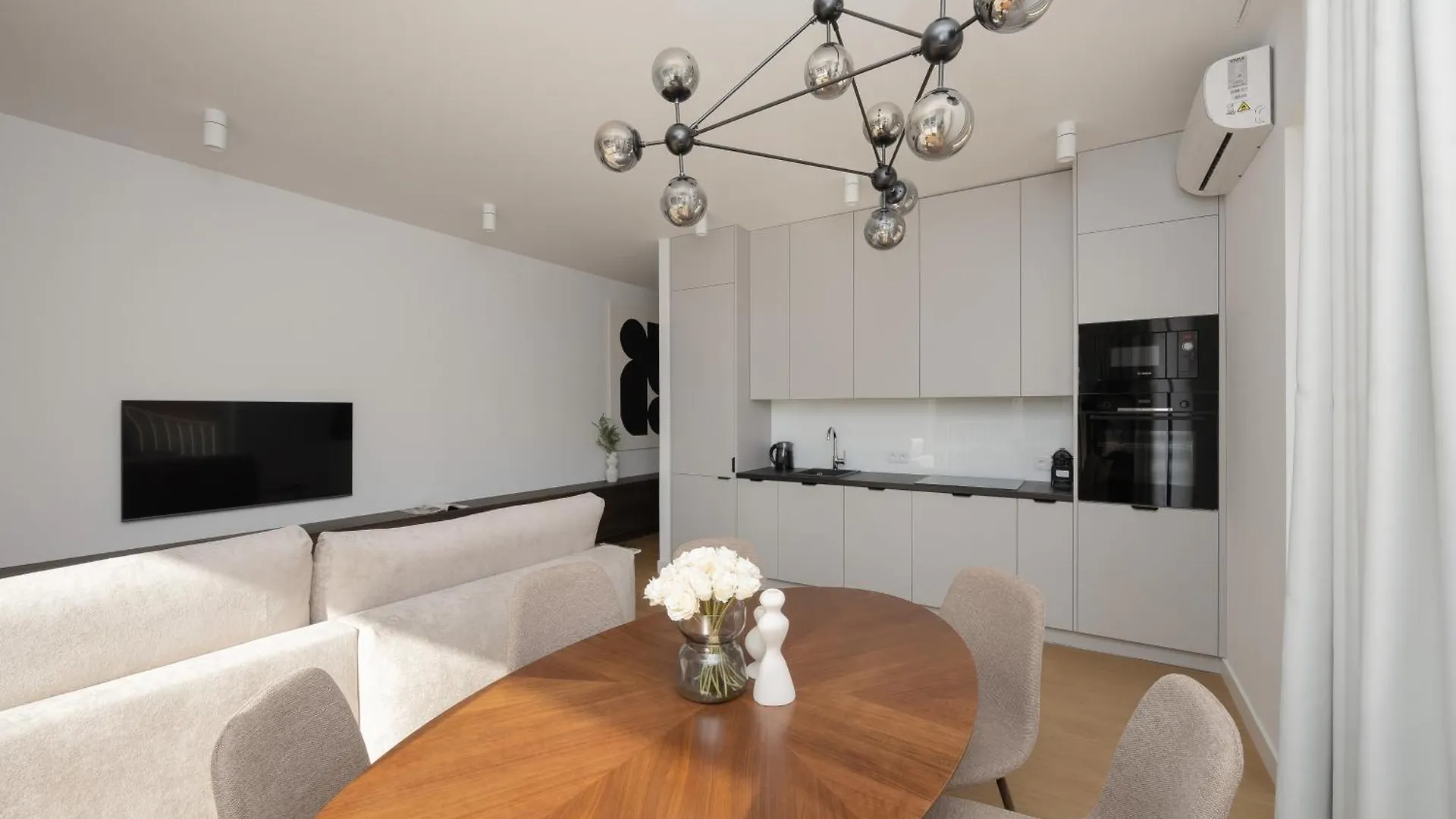 Exceptional Apartments For 6 People By Renters Prestige Varsó 0*,  Lengyelország