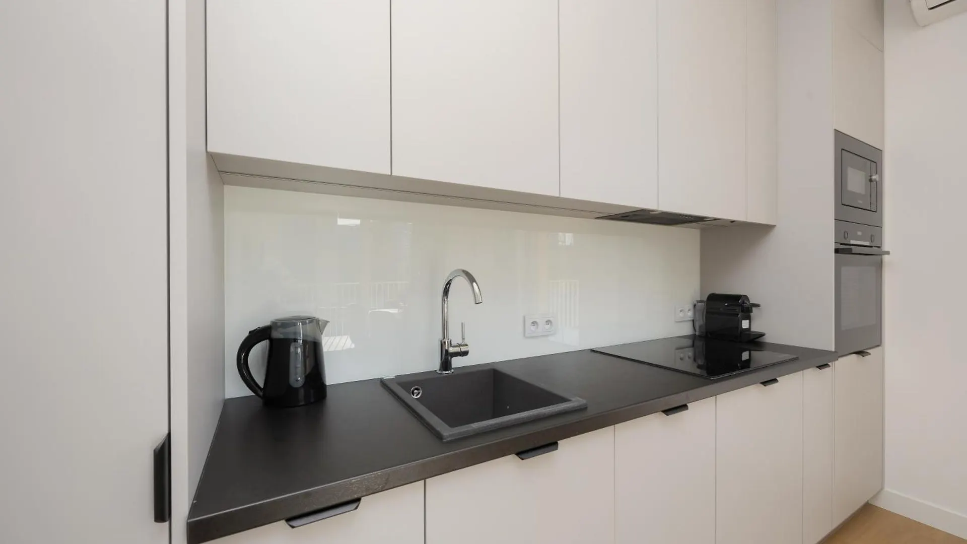 Exceptional Apartments For 6 People By Renters Prestige Varsovie